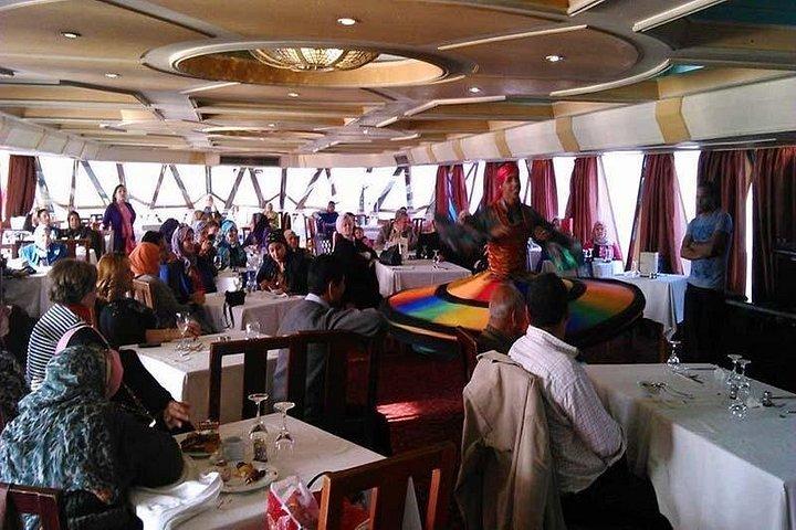 VIPカイロナイルディナークルーズ（ビュッフェ、ベリーダンス＆田野浦付き）