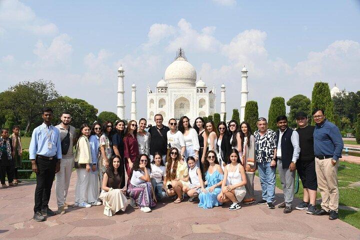 Tour privato del Taj Mahal e del Forte di Agra da Delhi in auto – Ingresso veloce