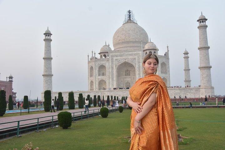 Tour privato del Taj Mahal e del Forte di Agra da Delhi in auto – Ingresso veloce