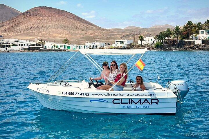 LANZAROTE : Explorez Papagayo sans skipper à bord de notre DIPOL D - 400