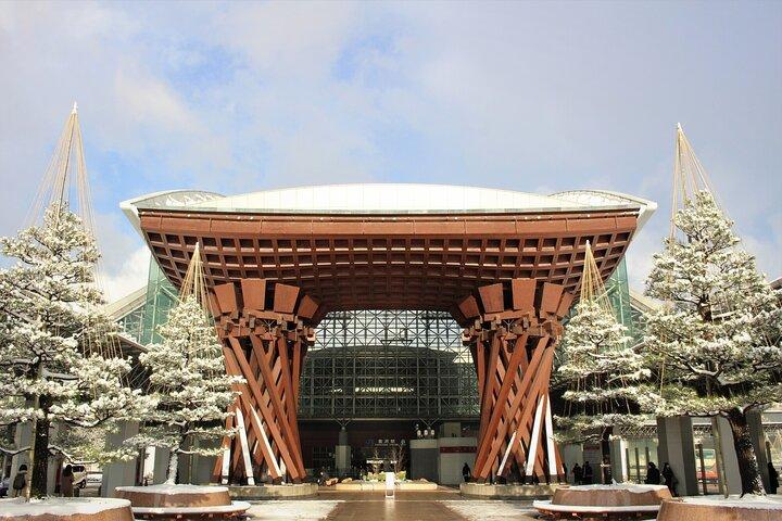 Ônibus de um caminho de Osaka para Kanazawa