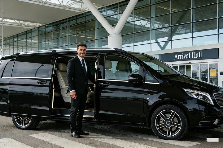 Trasferimento privato dall'aeroporto di Vienna (VIE) alla città/hotel di Vienna
