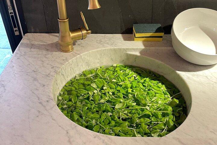 Lezione di Pesto a Porto Venere con Pasta e Vino vicino alle Cinque Terre