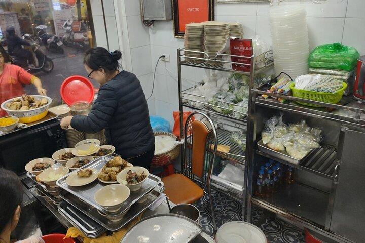 Tour privado de comida de rua de Hanói com destaques da Michelin