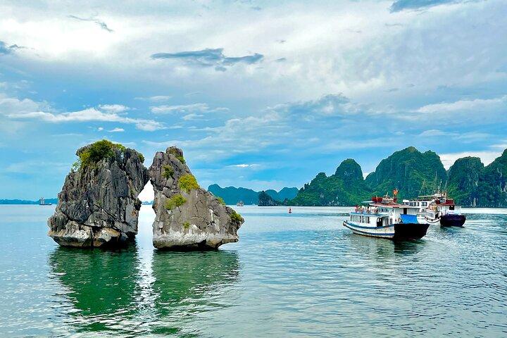 Half Day Explore Halong Bay With Lunch, Heaven Cave and Kayaking