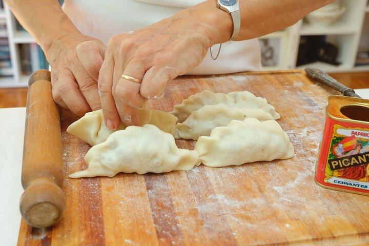 地元の人とブエノスアイレスでプライベートエンパナーダ料理教室