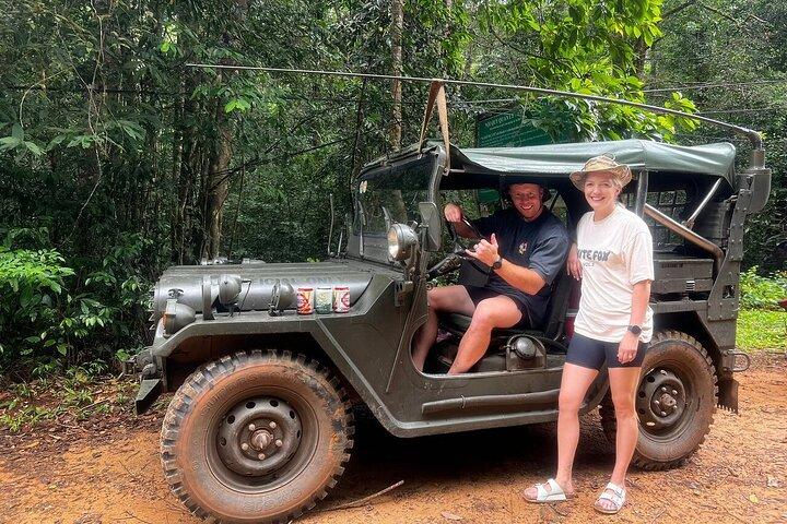 Scopri le gemme nascoste di North Phu Quoc con la classica jeep dell'esercito