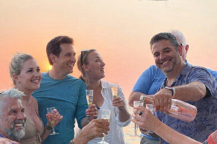 Puerto Vallarta: crociera privata al tramonto in yacht di lusso con open bar