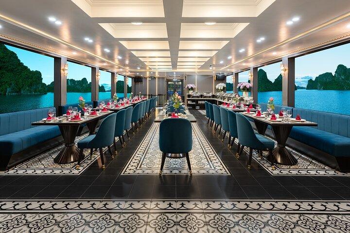 Halong Bay VIP Tagestour mit Höhlentour Kajak von Hanoi