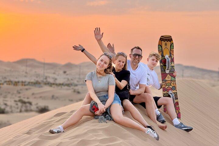 Safari privé dans le désert Abu Dhabi avec promenade en chameau et embarquement de sable