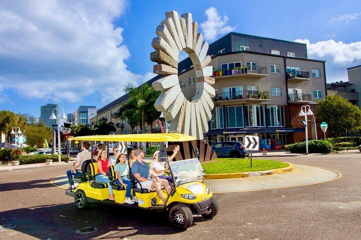 Geführte Besichtigungstour durch St. Pete im Deluxe-Golfwagen mit Straßenzulassung