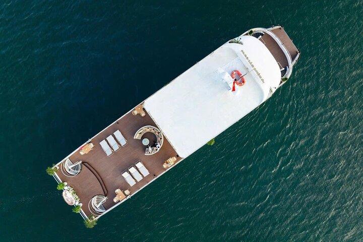 ヘラクレス大昼クルーズツアー、サンソット洞窟、ティトップ、ルオン洞窟
