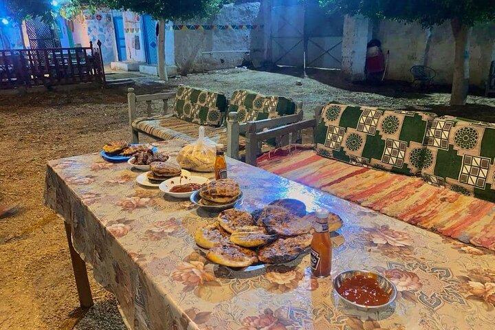 Geniet van lunch of diner in de buitenlucht bij Luxor Farm