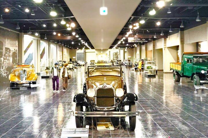 Toyota Automobielmuseum & historische auto's in beweging