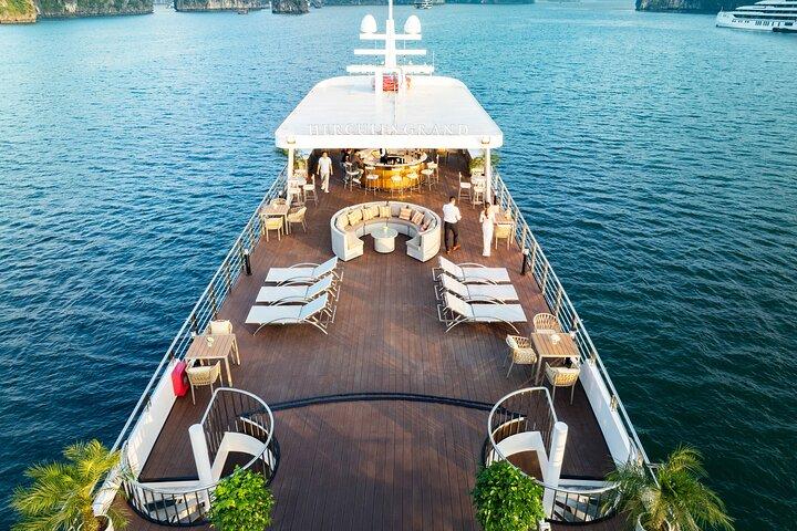 6 horas de luxo Ha Long Bay Cruise com buffet, caverna e caiaque