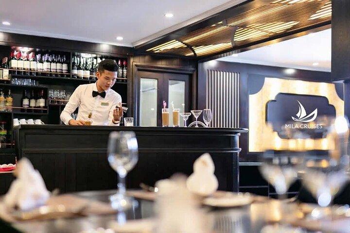 Hanoi : Ha Long Bay 2D1N Deluxe Cruise med alle måltider og aktiviteter