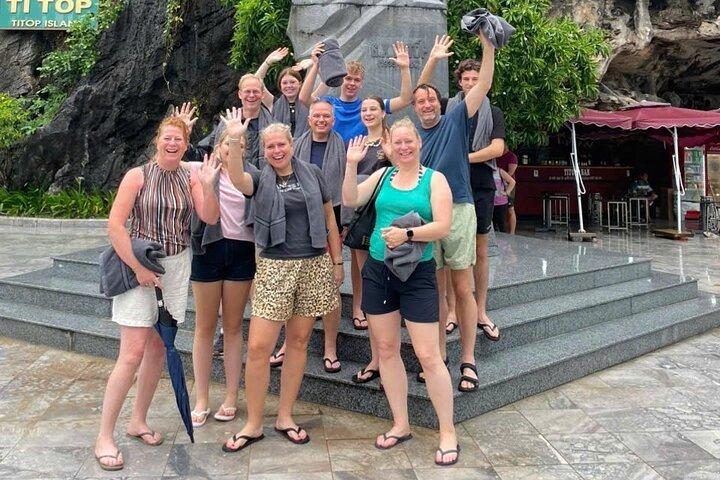Hanoi : Ha Long Bay 2D1N Deluxe Cruise med alle måltider og aktiviteter