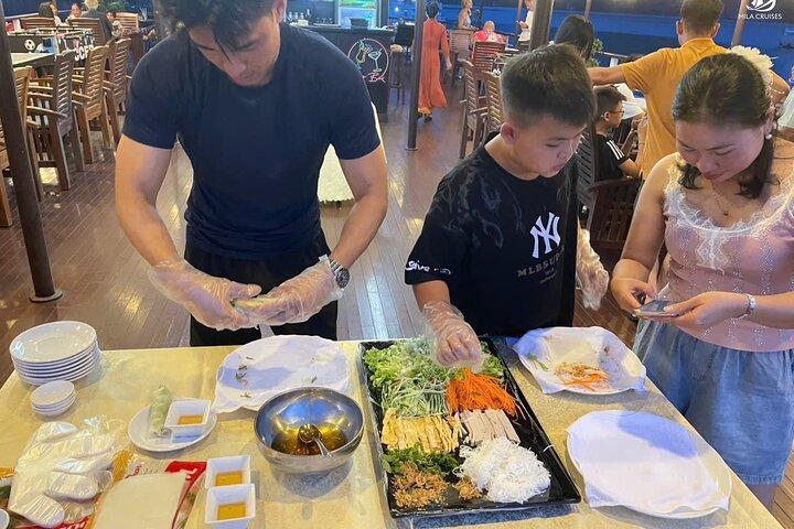 Hanoi : Ha Long Bay 2D1N Deluxe Cruise med alle måltider og aktiviteter