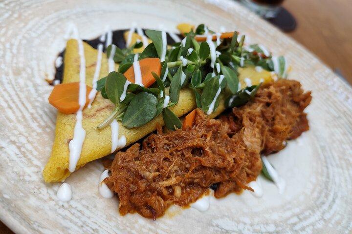 Lokale kulinarische Stadtführung mit Mittagessen und einem ortskundigen Feinschmecker.