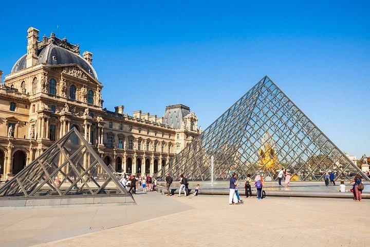 Private 8 hours Paris City Day Trip with Local Driver Guide