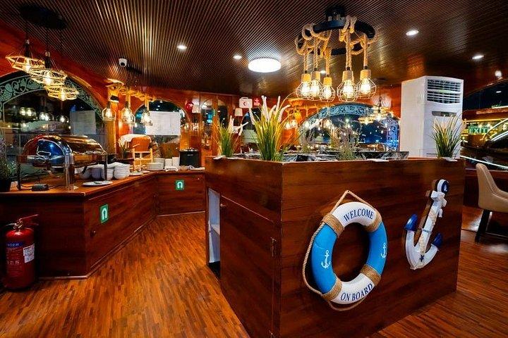 ドバイ・イブニング・シティ・ツアー（ダウクルーズディナー＆噴水ショー付き）