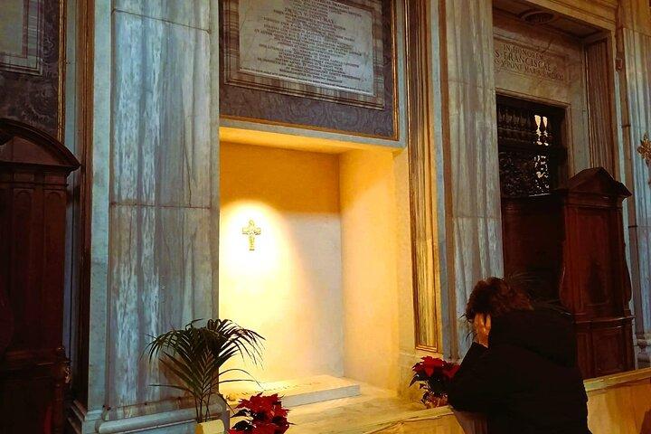 Papa Francisco Tomb and Papal Basilicas Tour