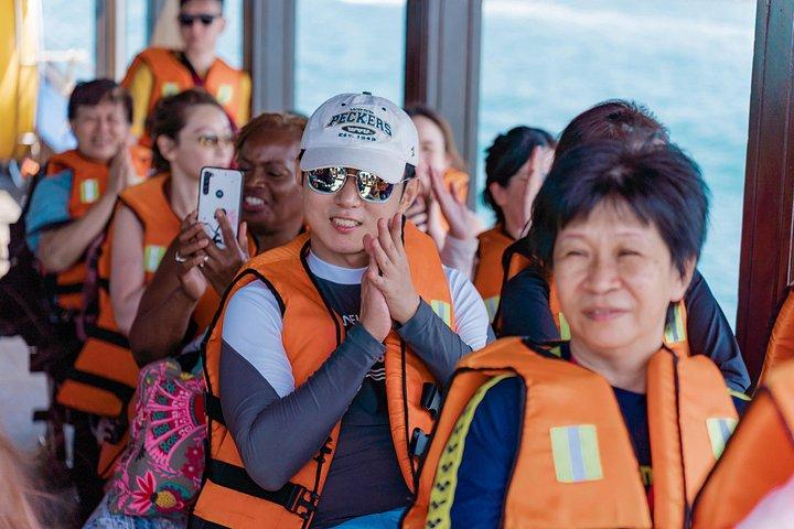 ニャチャン島：シュノーケリングと水上パーティー付きアイランドホッピングツアー