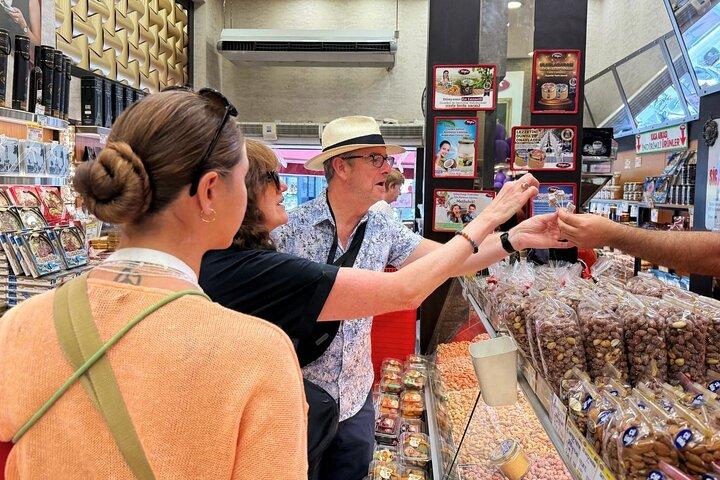 Kusadasi Marche et dégustation de plats turcs Visite en petit groupe