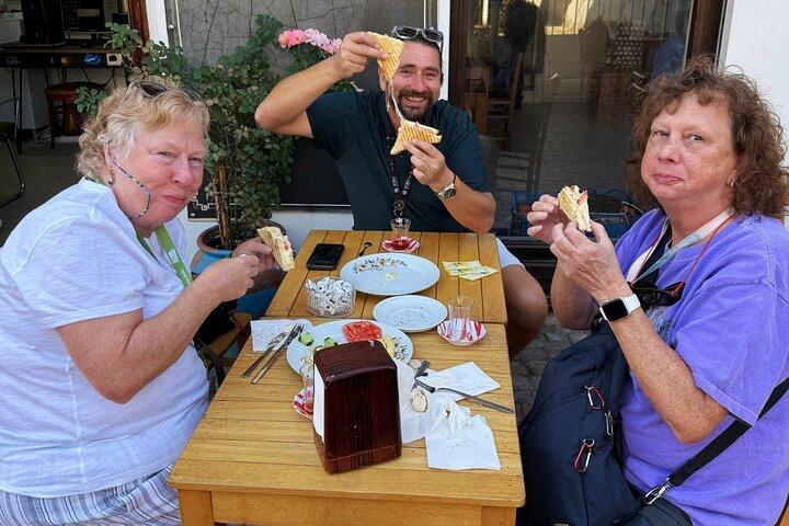 Kusadasi Marche et dégustation de plats turcs Visite en petit groupe