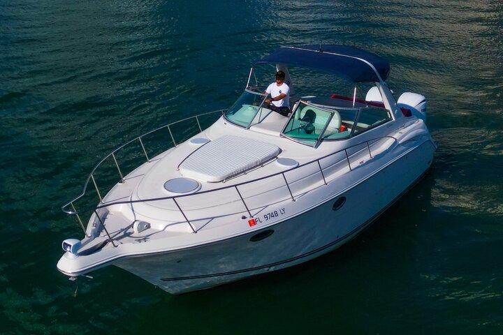 37' Yacht Experience privata a Miami per 12 persone
