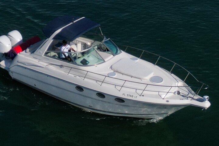 37' Yacht Experience privata a Miami per 12 persone