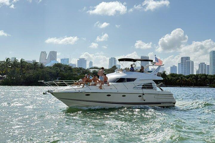 50' Yacht Experience privata a Miami per 12 persone