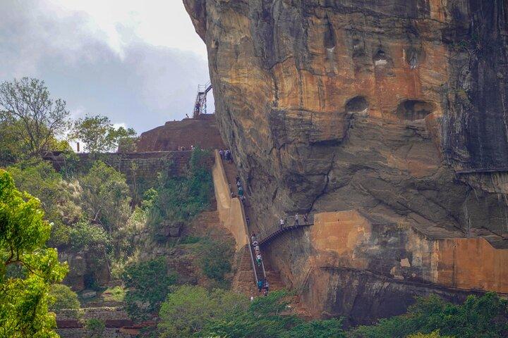 Excursion privée d'une journée à Sigiriya Hike & Minneriya Safari