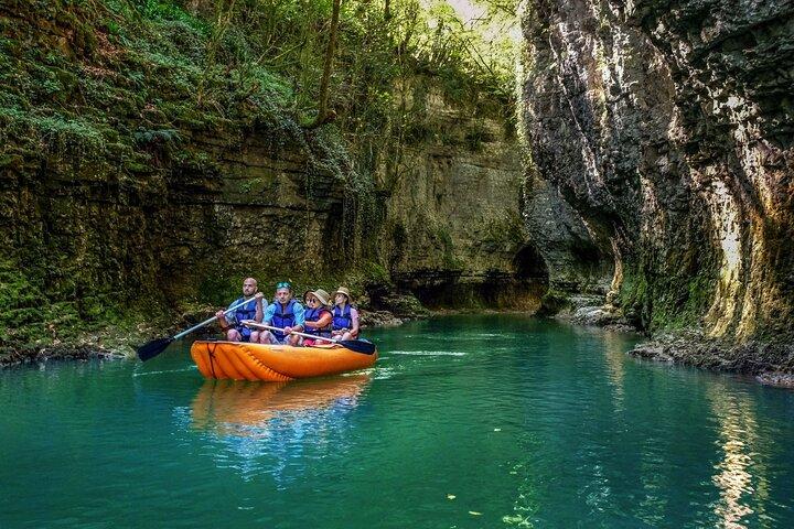 Ontdek de Prometheusgrot en Martvili Canyon