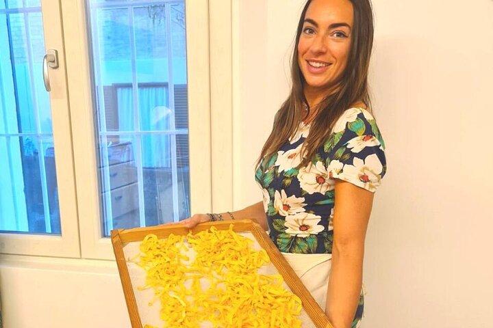 Aula de culinária de massa fresca de 90 minutos em Bolonha