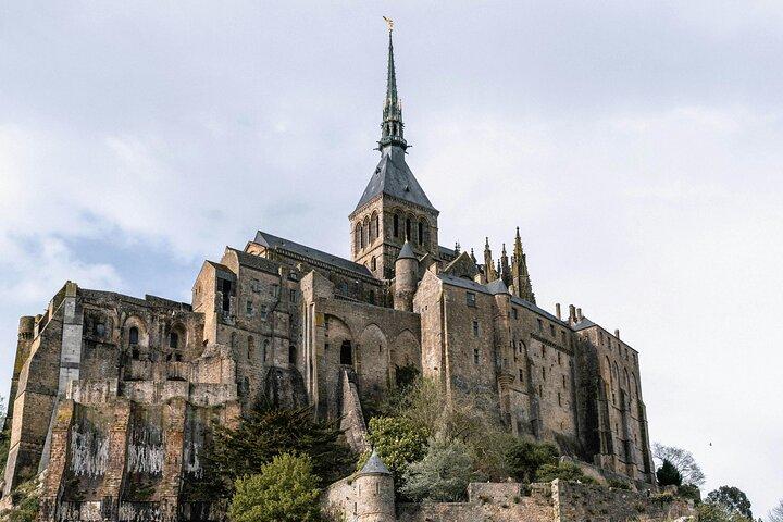 Bayeux au Mont-Saint-Michel – Excursion privée d’une journée