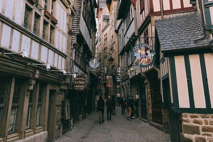 Bayeux au Mont-Saint-Michel – Excursion privée d’une journée