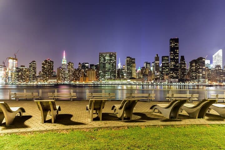 ICONIC New York City Skyline Night Tour: Dumbo & Long Island City