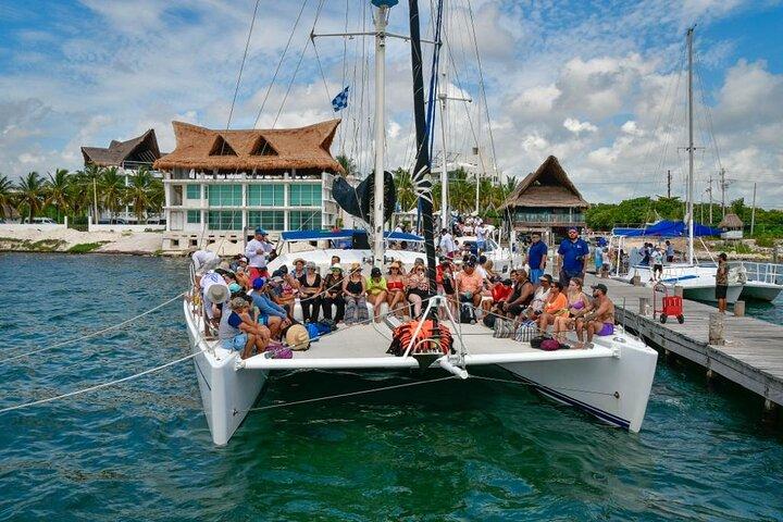 Catamarán Isla Mujeres con buceo, almuerzo y bebidas ilimitadas