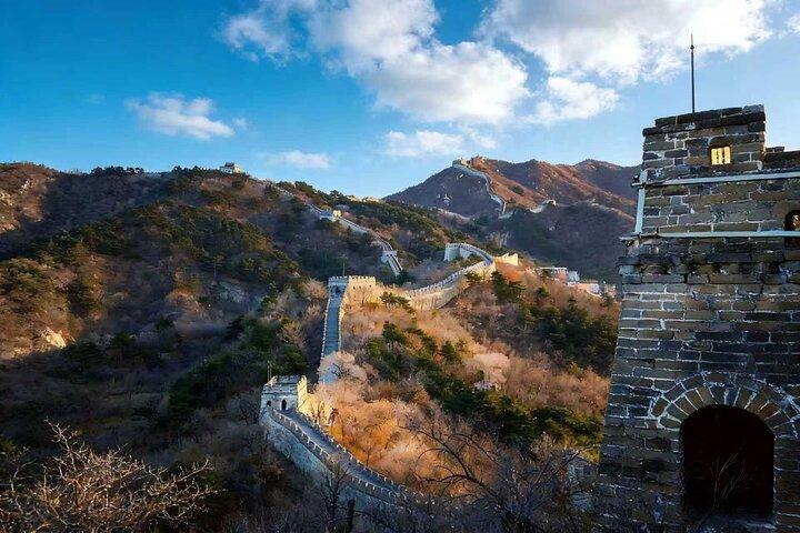 Pequeño grupo Mutianyu Great Wall y Ming Tombs Tour con teleférico y almuerzo