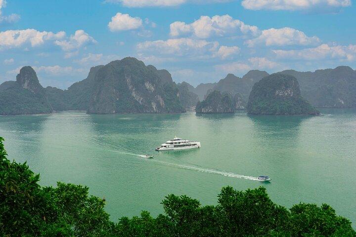 Ha Long Bay Underverk på lyx symfonikryssning