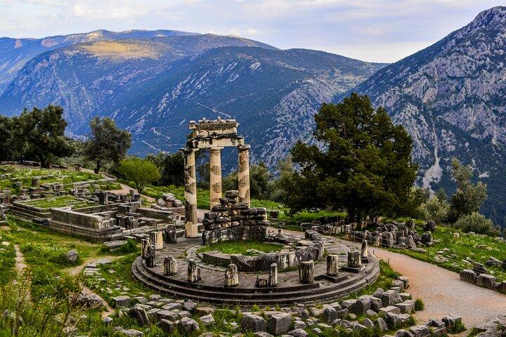 Excursión privada de lujo a Delfos desde Atenas en 2026 Mercedes Clase E