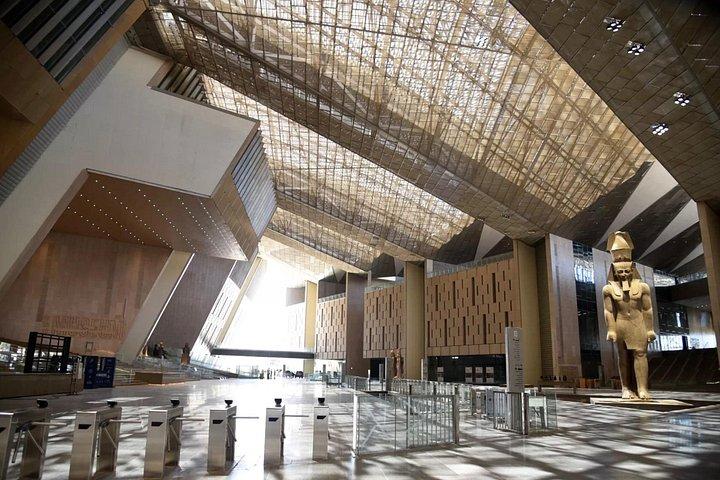 大エジプト博物館、ギザピラミッドツアー＆サンセットラクダ乗り