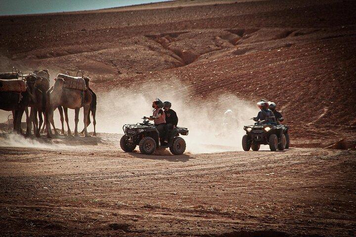 Kamele und Quads In Agafay Wüste & Romantisches Abendessen, Feuershow