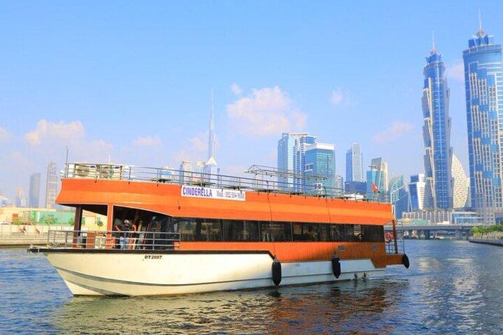 Burj Khalifa Dîner Croisière VIP avec divertissement live