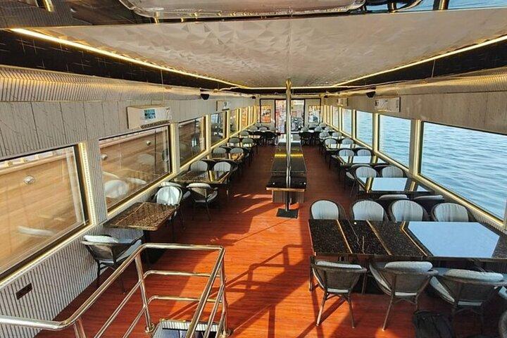 Burj Khalifa Dîner Croisière VIP avec divertissement live