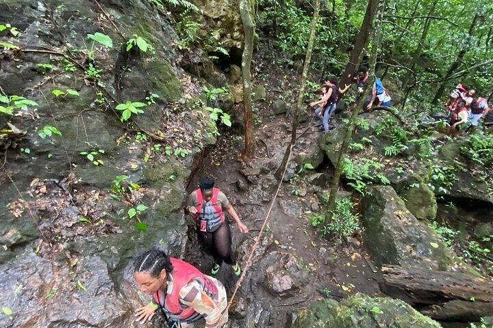 Privétour naar de La Leona-waterval met tubing, canopy tour en lunch.