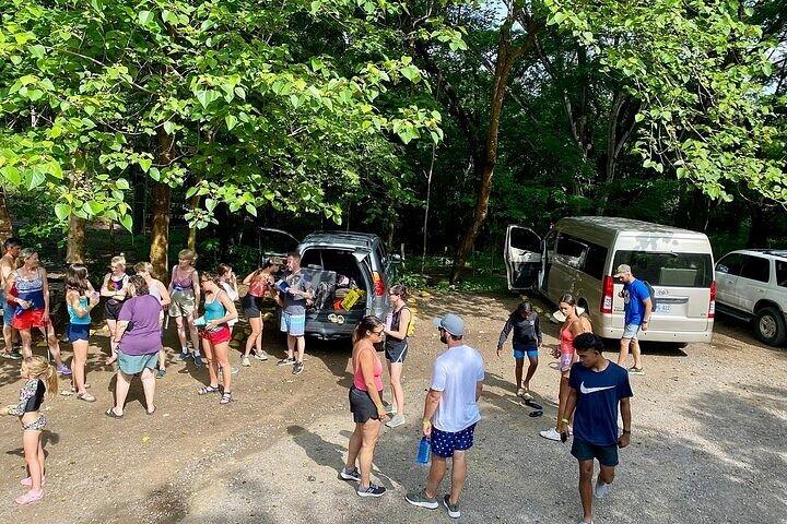 Privétour naar de La Leona-waterval met tubing, canopy tour en lunch.