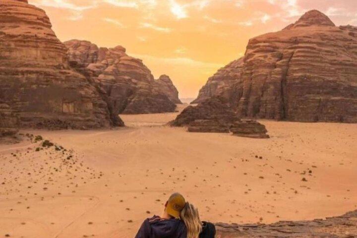 Wadi Rum Desert Adventure: Jeep Tour, kamelritt och övernattning