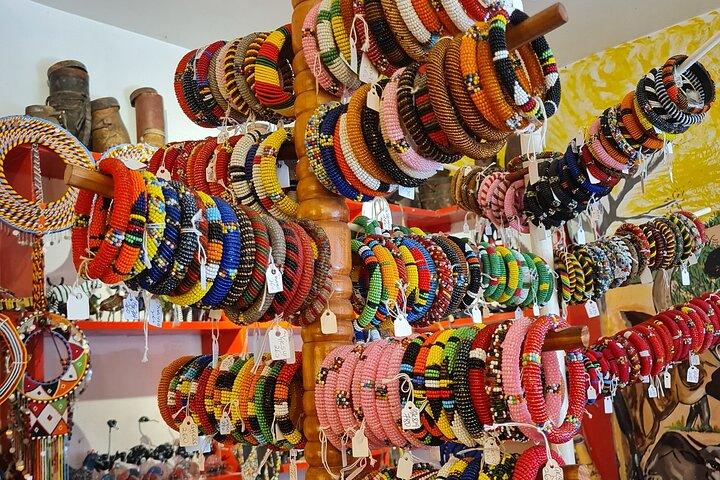 Shopping privato culturale e tour del Centro Giraffe